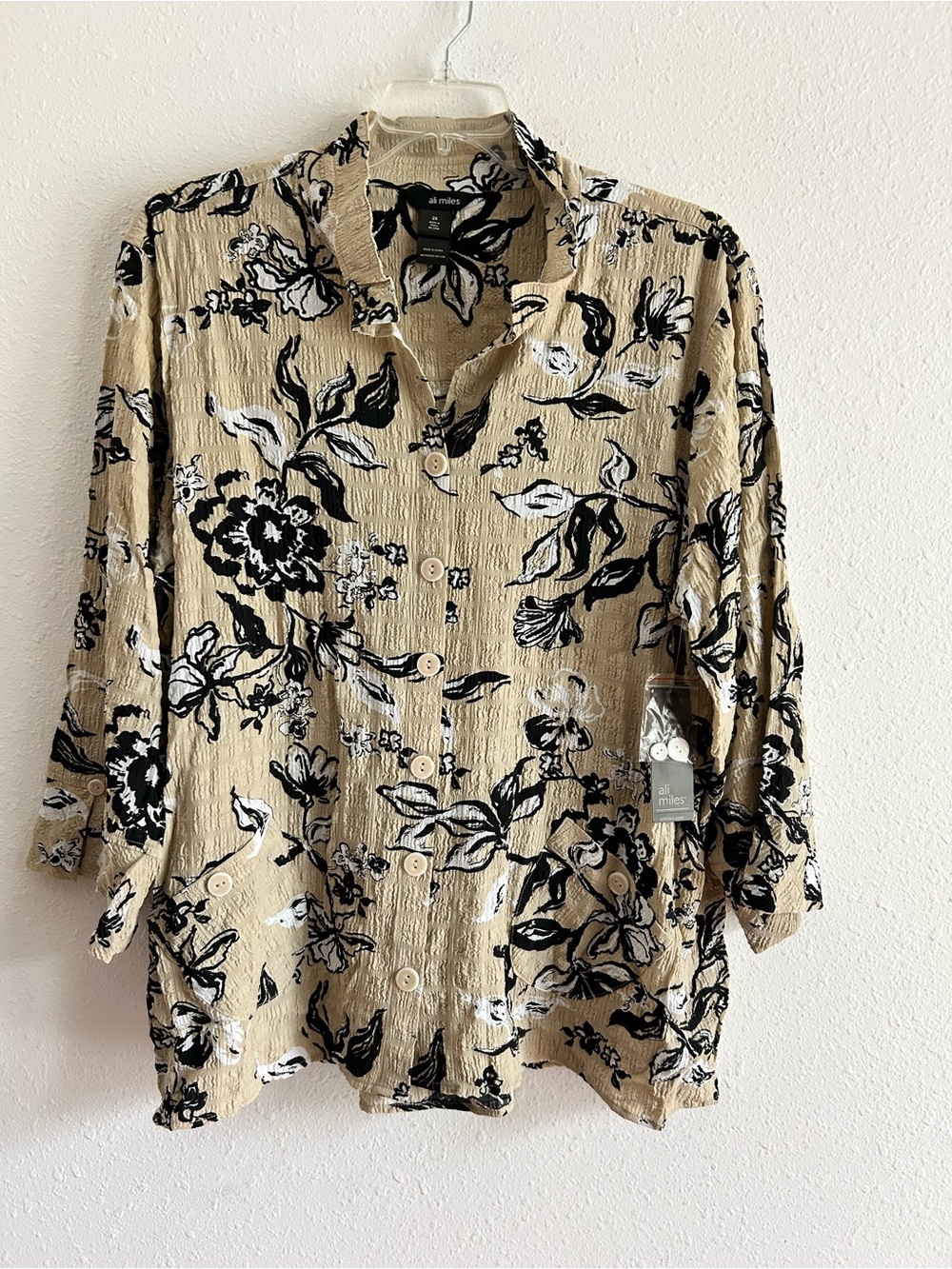 Ali Miles Tunic Top Women's Size 2X Beige Black Floral 3/4 Sleeve Wire Collar